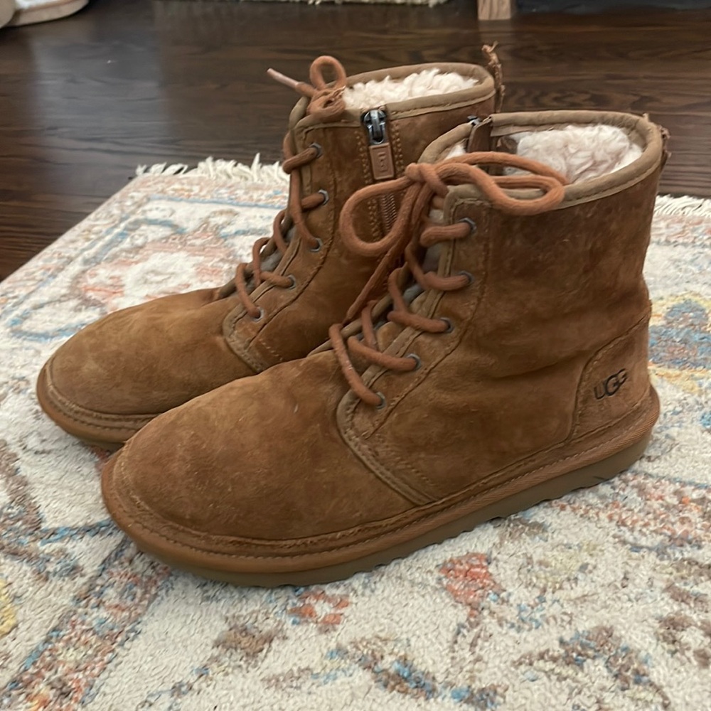 UGG Harkley Boot - Youth Size 6 (fits a Womens Size 7)